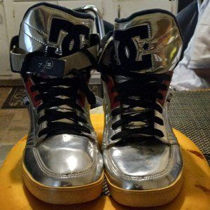 DC HI-TOP SHOES